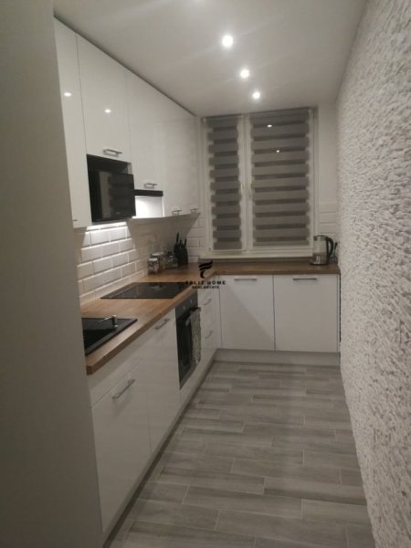 Tirane, jepet me qera apartament 3+1 Kati 1, 100 m² 500 € (RRUGA E KAVAJES)