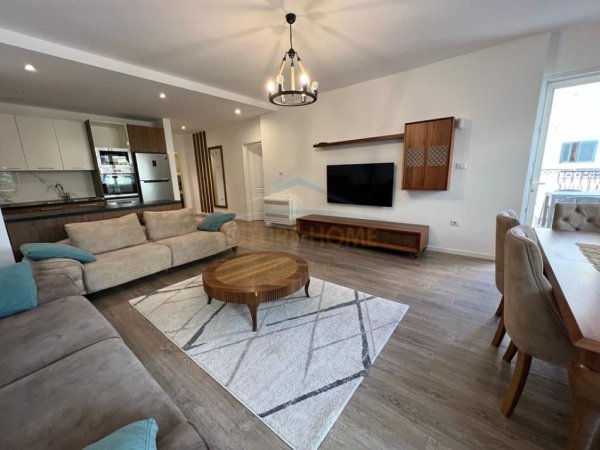 Tirane, jepet me qera apartament 3+1+Ballkon Kati 3, 124 m² 1.200 € (NIKOLLA TUPE)
