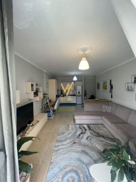 Tirane, jepet me qera apartament 2+1+Ballkon Kati 1, 100 m² 900 € (KOPSHTI BOTANIK)