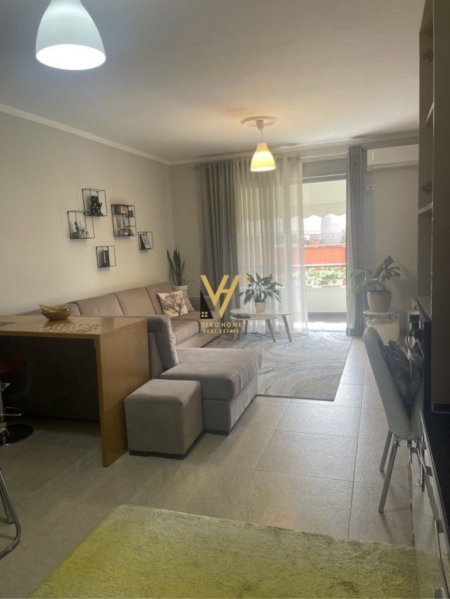 Tirane, jepet me qera apartament 2+1+Ballkon Kati 1, 100 m² 900 € (KOPSHTI BOTANIK)