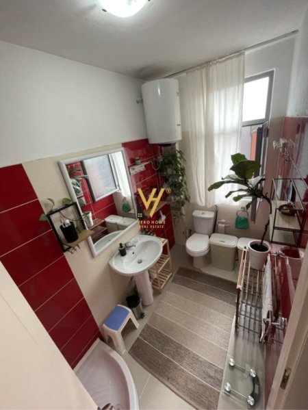 Tirane, jepet me qera apartament 2+1+Ballkon Kati 1, 100 m² 900 € (KOPSHTI BOTANIK)