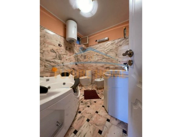 Tirane, jepet me qera apartament 3+1+Ballkon Kati 8, 154 m² 800 € (MYSLYM SHYRI)
