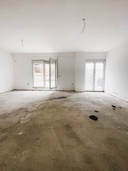 Tirane, shitet apartament 1+1 , 76 m² (Komuna e Parisit)