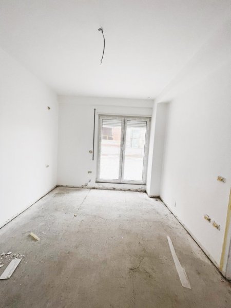 Tirane, shitet apartament 1+1 , 76 m² (Komuna e Parisit)