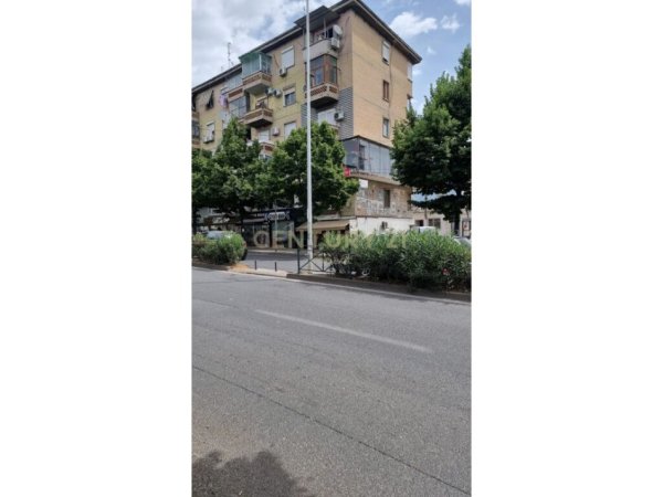 Tirane, shitet ambjent biznesi Kati 1, 70 m² 160.000 € (brryli)