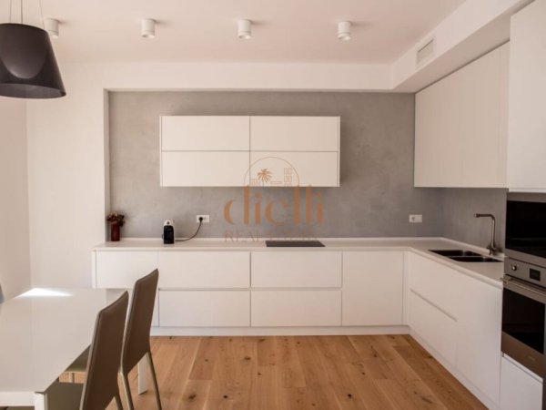 Tirane, shitet Vile 3+1+Aneks+Ballkon Kati 3, 403 m² 950.000 € (Mjulle-Bathore)