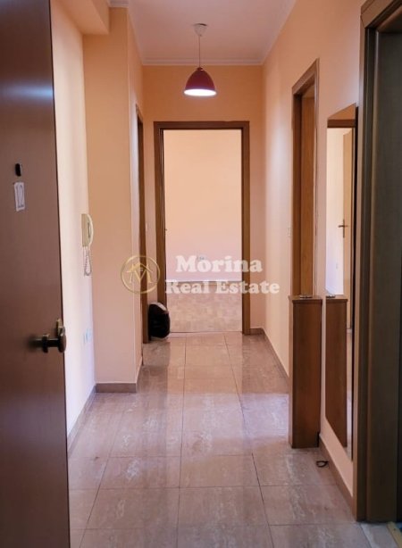 Tirane, jepet me qera apartament 2+1+Ballkon Kati 4, 95 m² 470 € (Qender)