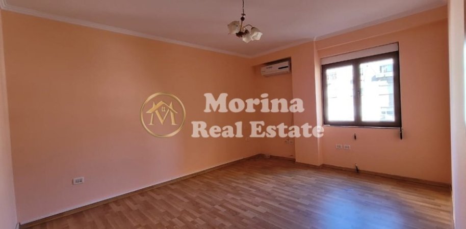 Tirane, jepet me qera apartament 2+1+Ballkon Kati 4, 95 m² 470 € (Qender)