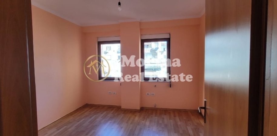 Tirane, jepet me qera apartament 2+1+Ballkon Kati 4, 95 m² 470 € (Qender)
