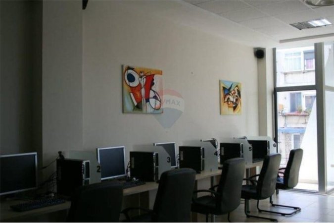 Tirane, shitet Kati 2, 146 m² 250.000 € (Rruga e Kavajes)