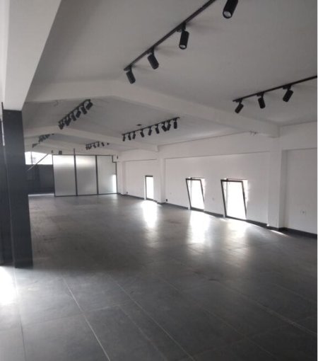 Tirane, shes ambjent biznesi Kati 2, 350 m² 1.200.000 € (21 dhjetori)