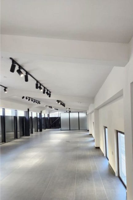 Tirane, shes ambjent biznesi Kati 2, 350 m² 1.200.000 € (21 dhjetori)