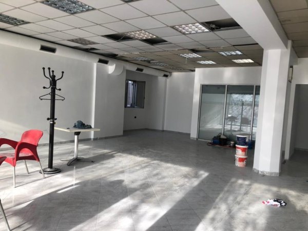 Tirane, shitet dyqan Kati 2, 308 m² 1.466.800 € (Rruga e Kavajes)