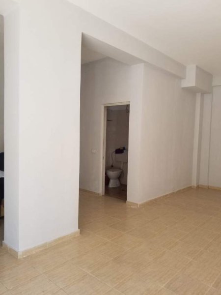 Tirane, shitet dyqan Kati 0, 40 m² 72.100 Euro (dibres)