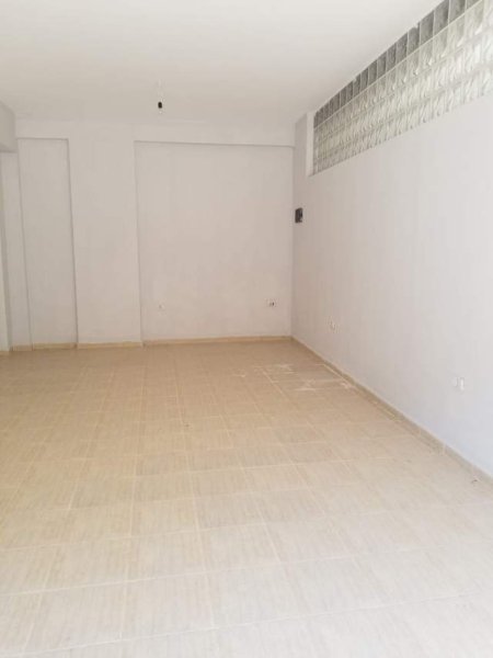 Tirane, shitet dyqan Kati 0, 40 m² 72.100 Euro (dibres)