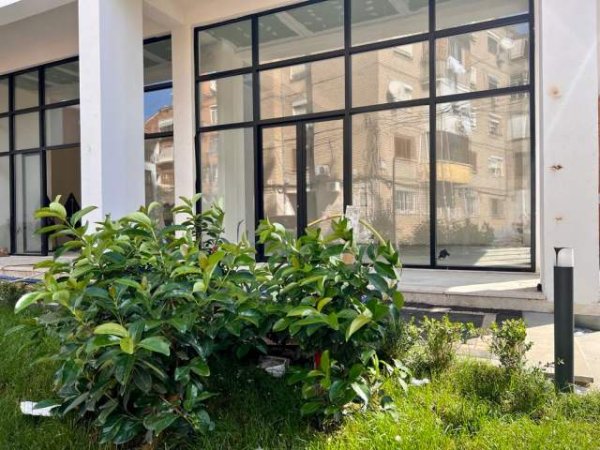 Tirane, shitet ambjent biznesi Kati 0, 59 m² 118.400 Euro (Gjon Buzuku)