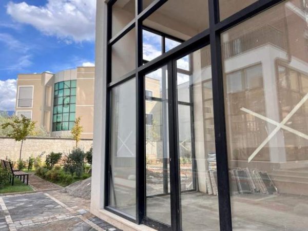 Tirane, shitet ambjent biznesi Kati 0, 59 m² 118.400 Euro (Gjon Buzuku)