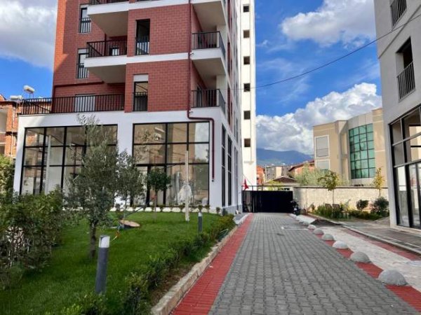 Tirane, shitet ambjent biznesi Kati 0, 59 m² 118.400 Euro (Gjon Buzuku)