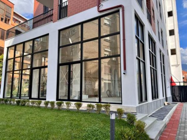 Tirane, shitet ambjent biznesi Kati 0, 59 m² 118.400 Euro (Gjon Buzuku)