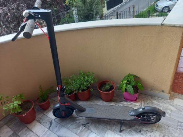 Tirane, shitet scooter i ri M365 i perdorur vetem 3jav,me garanci 6muaj 29.000 Leke