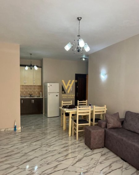 Tirane, jepet me qera apartament 2+1+Ballkon Kati 7, 100 m² 500 € (YZBERISHT)