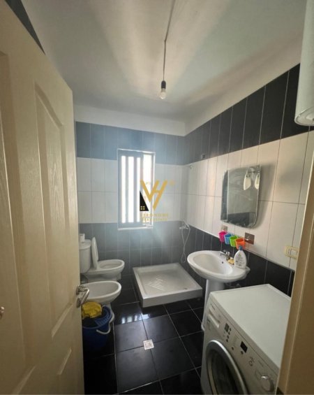 Tirane, jepet me qera apartament 2+1+Ballkon Kati 7, 100 m² 500 € (YZBERISHT)