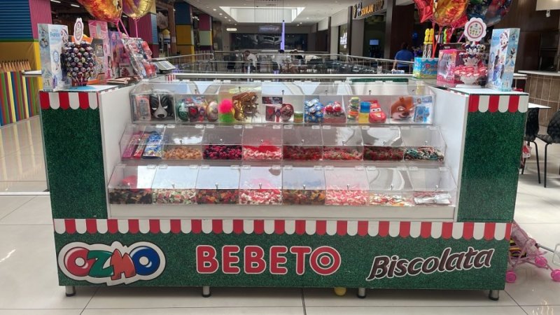 Shitet biznesi, kioske haribo dhe lodra ne Qendren Tregetare Ring.