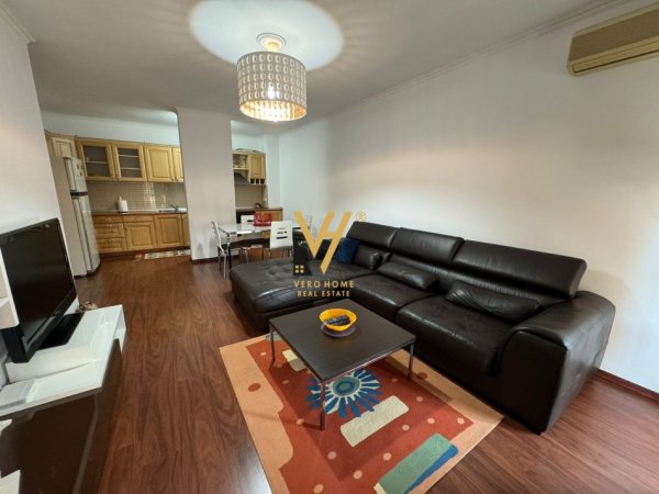 Tirane, jepet me qera apartament 2+1+Ballkon Kati 9, 125 m² 800 € (KOMUNA E PARISIT)