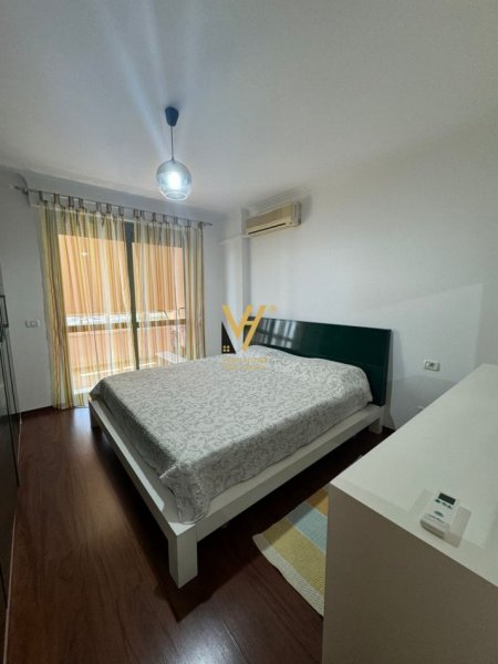 Tirane, jepet me qera apartament 2+1+Ballkon Kati 9, 125 m² 800 € (KOMUNA E PARISIT)