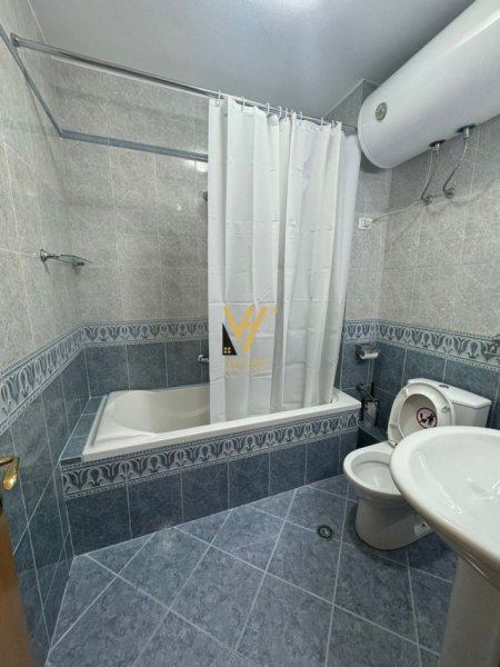 Tirane, jepet me qera apartament 2+1+Ballkon Kati 9, 125 m² 800 € (KOMUNA E PARISIT)