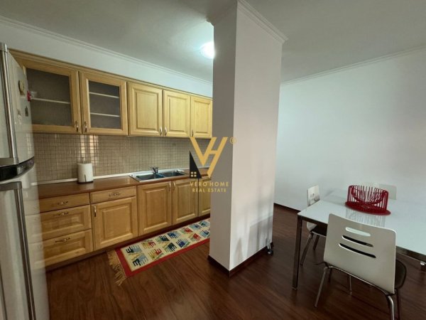 Tirane, jepet me qera apartament 2+1+Ballkon Kati 9, 125 m² 800 € (KOMUNA E PARISIT)