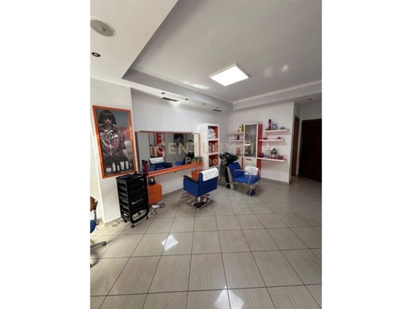 Tirane, shitet zyre Kati 1, 65 m² 150.000 € (Rruga e Kavajes, prane Mullirit)