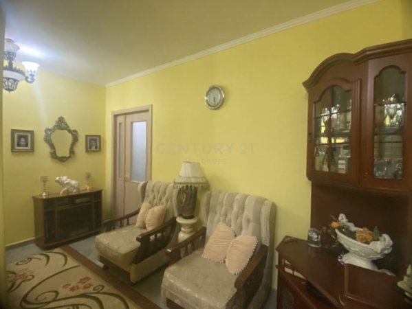 Tirane, shitet apartament 2+1+Ballkon Kati 2, 109 m² 102.000 € (Fresk, Rruga Thesarit, prane Shkollës &quot;17 Shkurti&quot;)