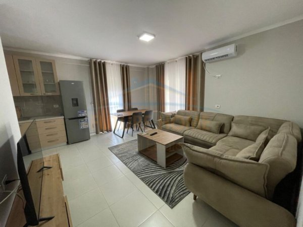 Tirane, shitet apartament 2+1 Kati 5, 95 m² 180.000 € (Stacioni i Trenit)