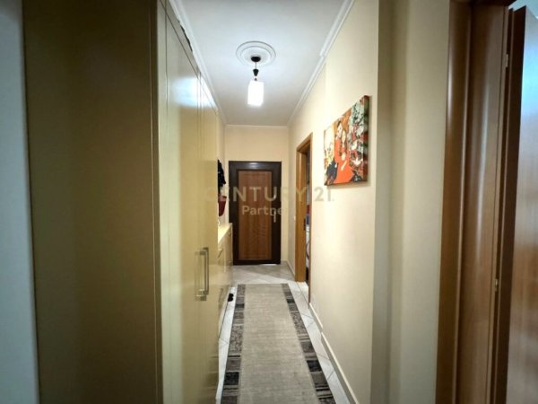 Tirane, shitet apartament 2+1+Ballkon Kati 5, 97 m² 130.000 € (Astir)
