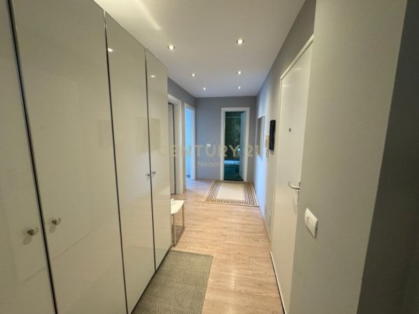 Tirane, shitet apartament 2+1 Kati 3, 95 m² 220.000 € (liqeni i thate)