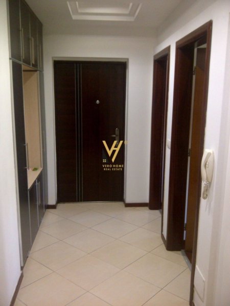 Tirane, jepet me qera apartament 2+1+Ballkon Kati 7, 80 m² 550 € (RRUGA DRITAN HOXHA)