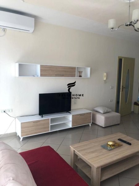 Tirane, jepet me qera apartament 2+1+Ballkon Kati 7, 117 m² 550 € (RRUGA E KAVAJES)