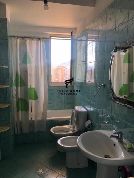 Tirane, jepet me qera apartament 2+1+Ballkon Kati 7, 117 m² 550 € (RRUGA E KAVAJES)