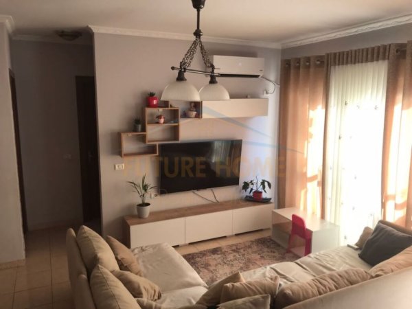 Tirane, shitet apartament 2+1+Ballkon Kati 5, 82 m² 125.000 € (Ish Fusha E Aviacionit)