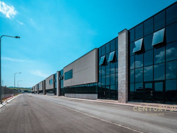 Tirane, shes ambjent biznesi Kati 0, 6.600 m² 7.920.000 € (Kashar)