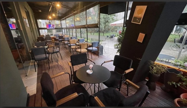 Tirane, shitet lokal Kati 0, 150 m² 250.000 € (Kompleksi Kontakt, Rruga Ndre Mjeda, ish Parku)
