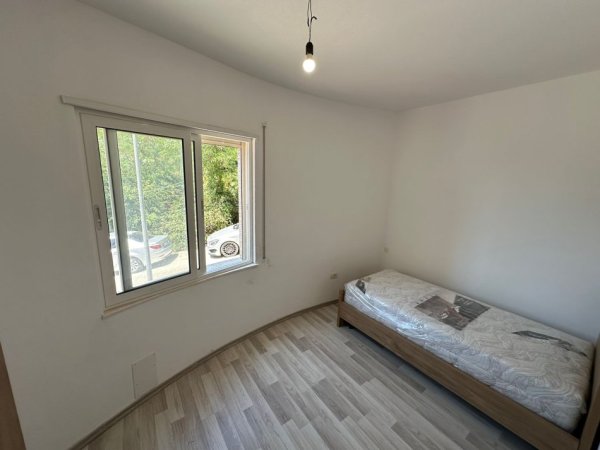 Tirane, shitet apartament 2+1+Ballkon Kati 1, 90 m² 108.000 € (Rruga Dajti)