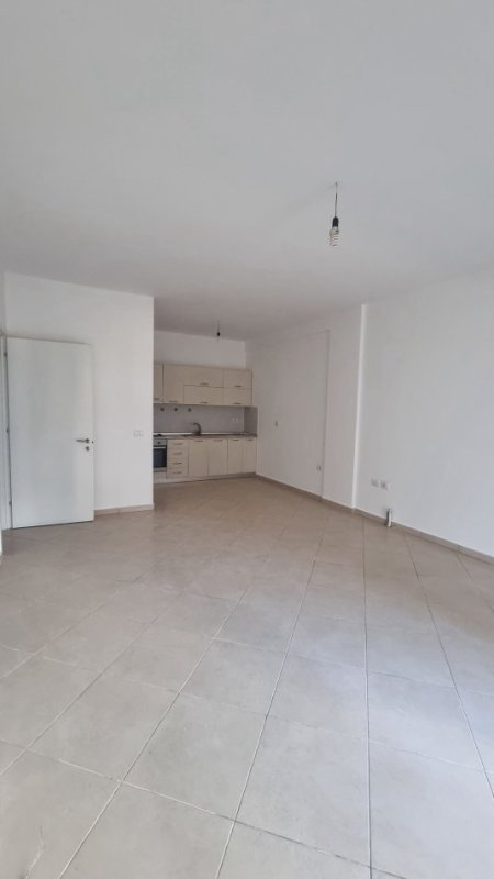 Tirane, shes apartament 1+1+Aneks+Ballkon Kati 2, 79 m² 118.000 € (Kinostudio)