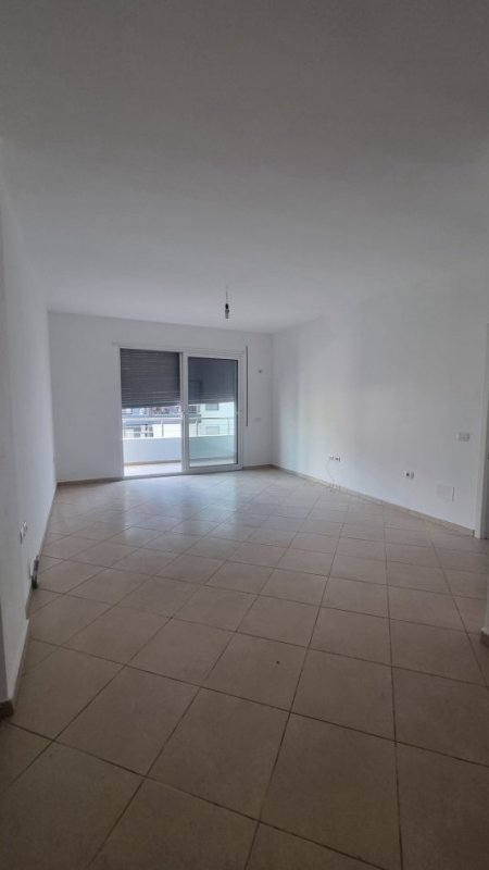 Tirane, shes apartament 1+1+Aneks+Ballkon Kati 2, 79 m² 118.000 € (Kinostudio)
