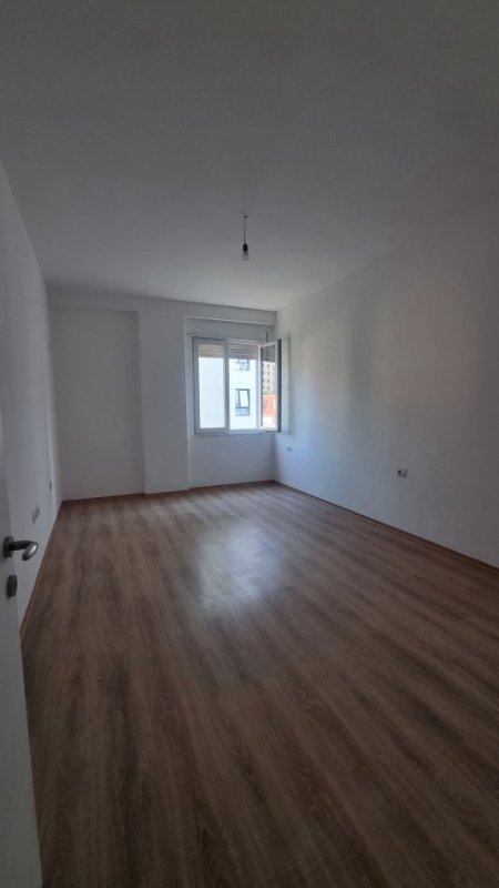 Tirane, shes apartament 1+1+Aneks+Ballkon Kati 2, 79 m² 118.000 € (Kinostudio)