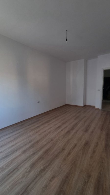 Tirane, shes apartament 1+1+Aneks+Ballkon Kati 2, 79 m² 118.000 € (Kinostudio)