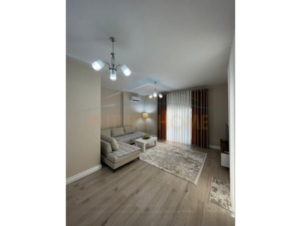 Tirane, jepet me qera apartament 1+1+Ballkon Kati 6, 78 m² 650 € (XHANFIZE KEKO)