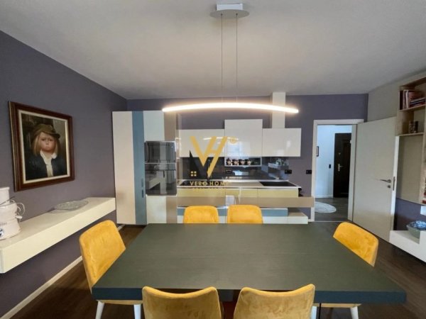 Tirane, jepet me qera apartament 2+1+Ballkon Kati 3, 120 m² 750 € (RRUGA E ELBASANIT)