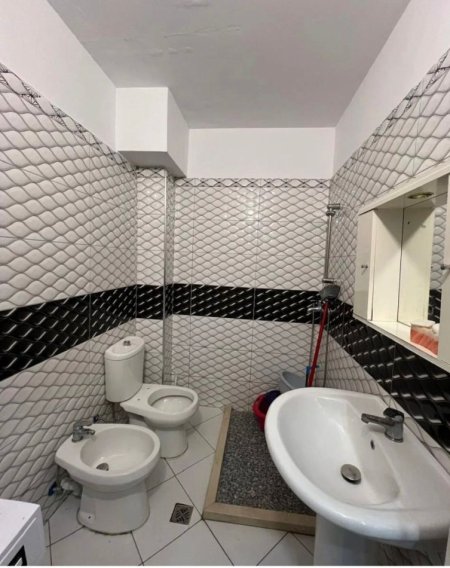Tirane, shitet apartament 1+1 Kati 1, 45 m² 65.000 € (Sadit Petrela)
